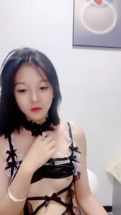 New anchor super pink school beauty anchor Yuanyuan tongue stud blowjob baru sahaja memasuki laut dan melutut di atas tandas untuk disetubuhi, props training, breast push, tongue stud small mouth seksi blowjob, pelbagai postur letupan (62)